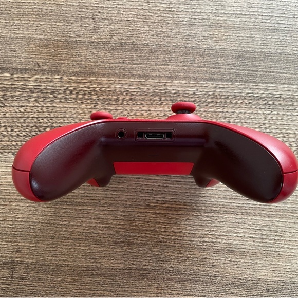 Xbox One Wireless Controller, Red - Picture 2 of 5